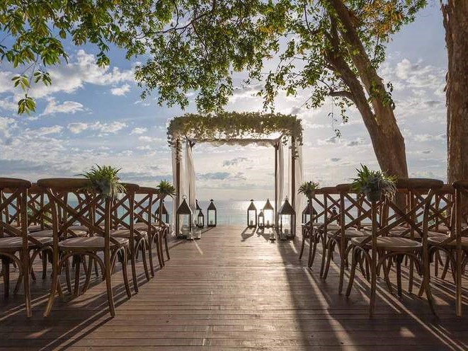 Hold a beach wedding in Phuket